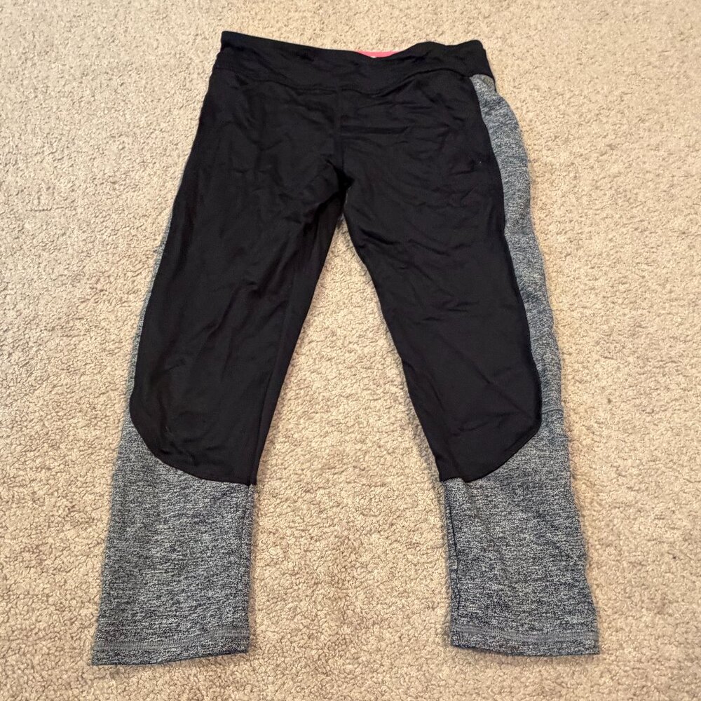 FOREVER 21 BLACK/PINK CAPRI WORKOUT LEGGINGS WOMENS SMALL